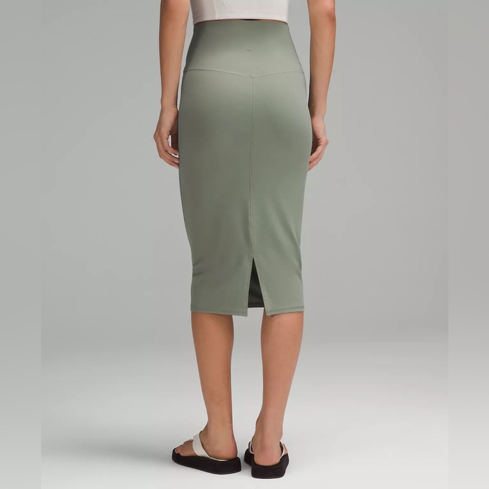 Lululemon Nulu Slim-Fit‎ High-Rise Skirt 28” Grey Eucalyptus Size 2 - Picture 2 of 9